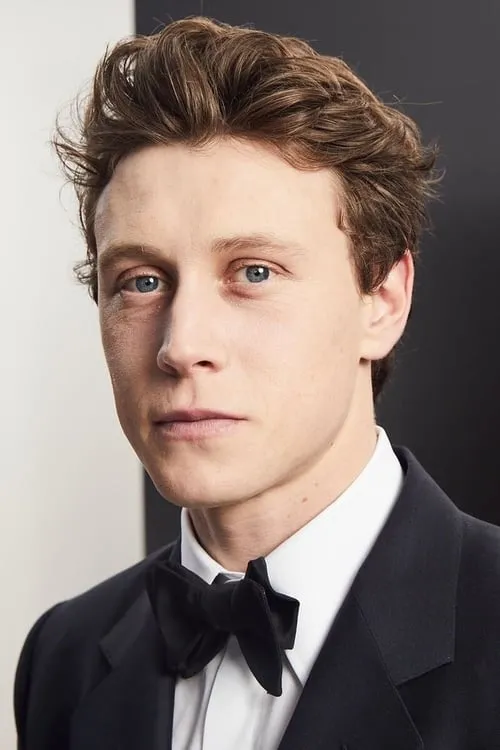 George MacKay interpretando a Toby Nealey