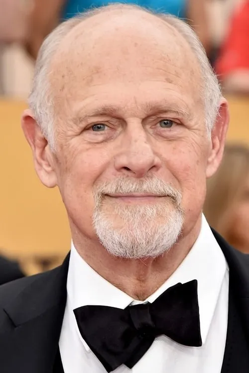 Gerald McRaney interpretando a Wesley Stuart