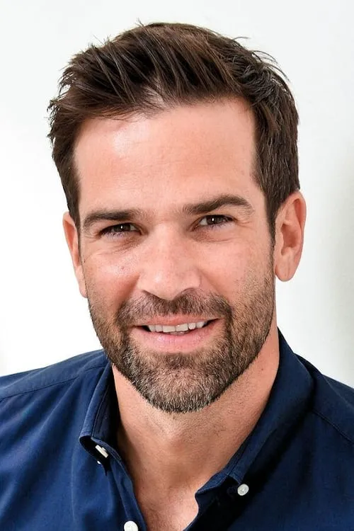 Gethin Jones en el reparto