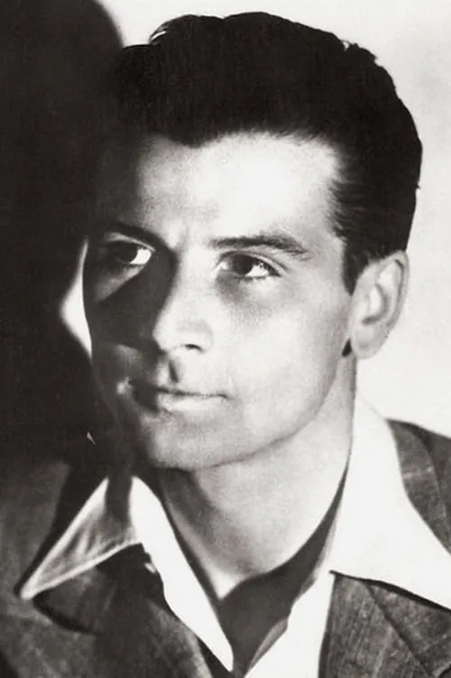 Actor Gilbert Gil