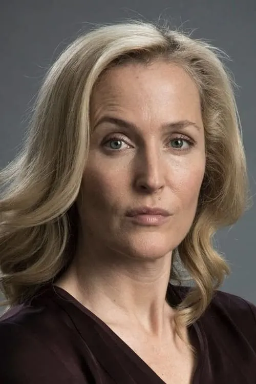 Gillian Anderson interpretando a Woman 1