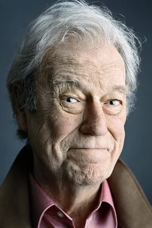 Gordon Pinsent interpretando a Bear (voice)