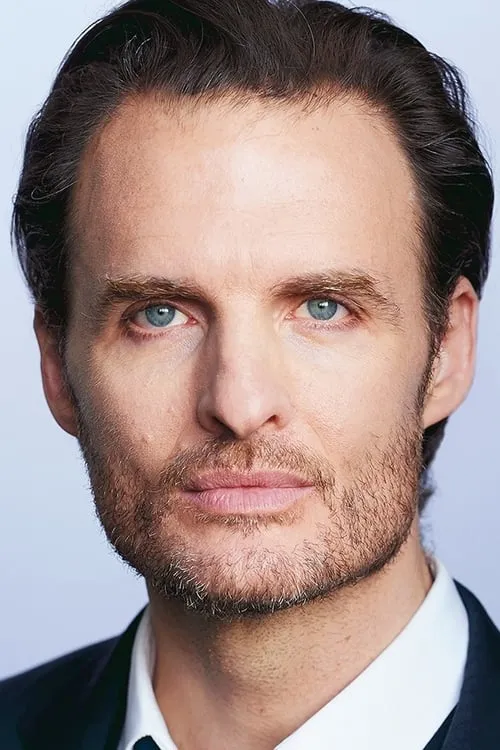 Foto de perfil del actor Greg Bryk en el reparto