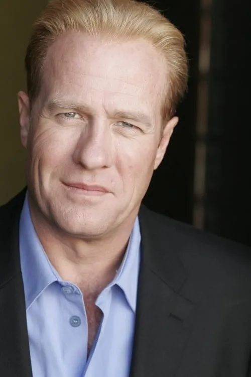 Gregg Henry interpretando a Lt. Russ Carter