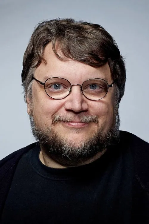 Guillermo del Toro interpretando a 