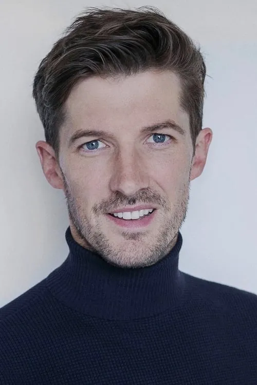 Gwilym Lee interpretando a Alistair