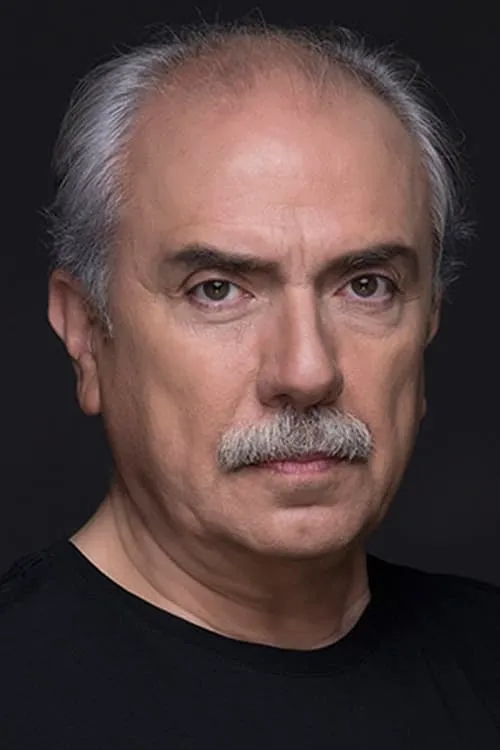 Hakan Altıner interpretando a Hakim Mehmet