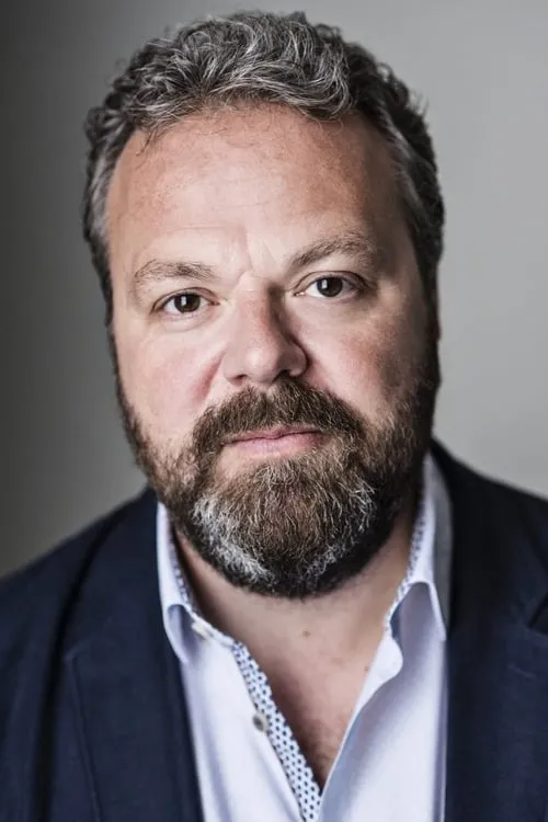 Hal Cruttenden interpretando a Self