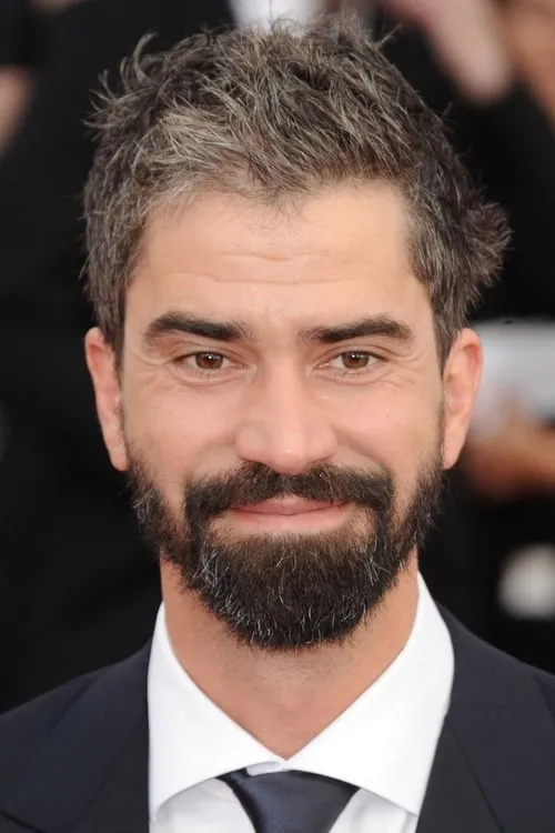 Norman Vincent McLafferty ha trabajado con Hamish Linklater en 1 ocasiones