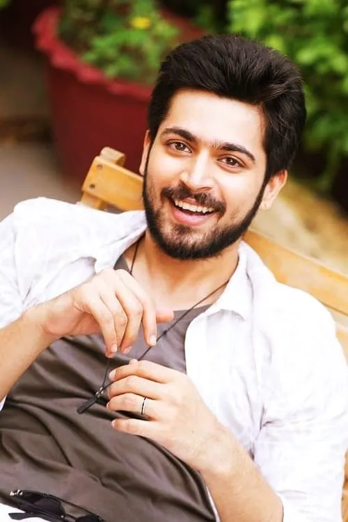 Harish Kalyan interpretando a Arul