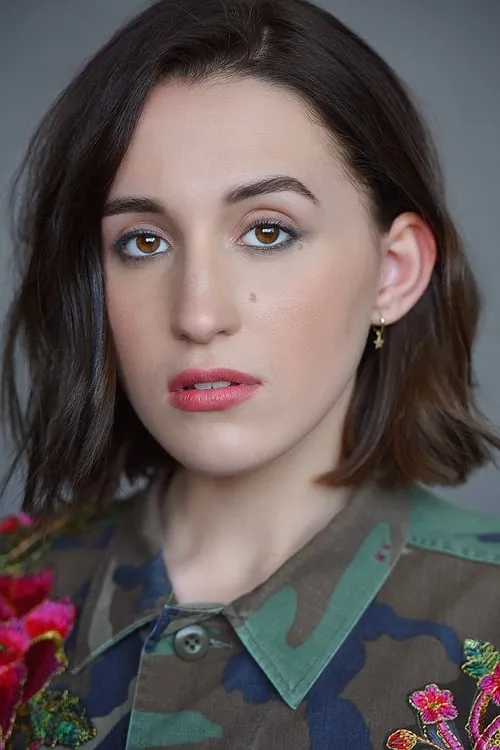 Harley Quinn Smith interpretando a Nadia Parker