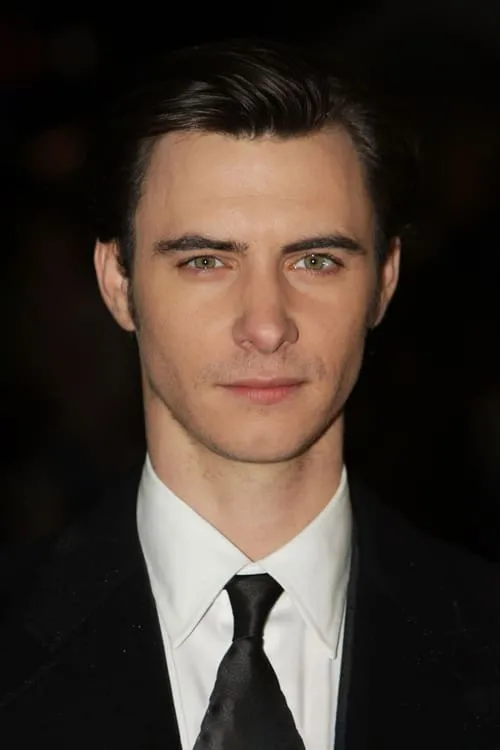 Harry Lloyd interpretando a Geoffrey