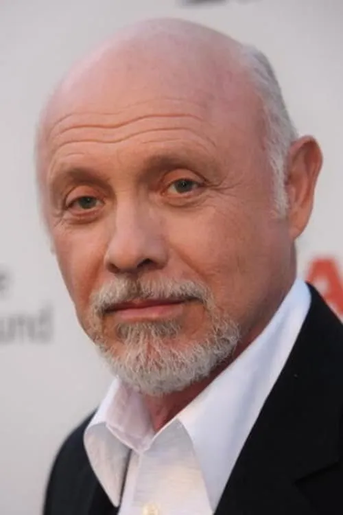 Hector Elizondo interpretando a Norman Rutledge