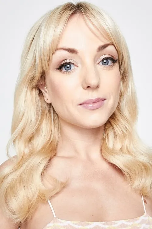 Helen George interpretando a Self - Performer