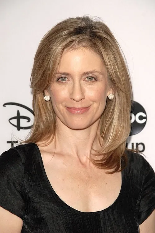 Helen Slater interpretando a Mrs. Ambrose