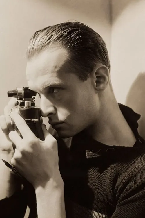 Henri Cartier-Bresson interpretando a himself