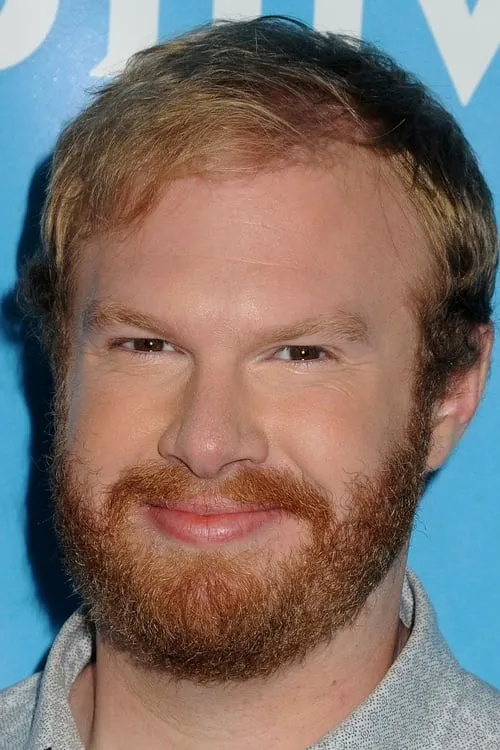 Henry Zebrowski interpretando a Shane