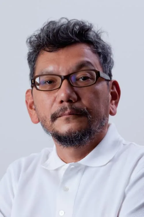 Hideaki Anno interpretando a 