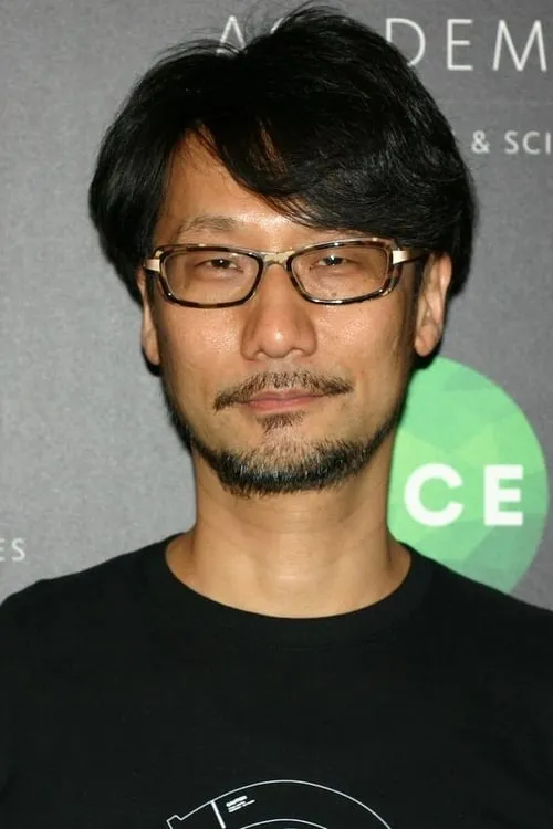 Hideo Kojima interpretando a Self