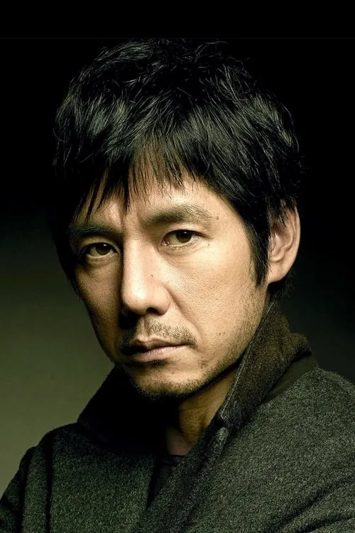 Hidetoshi Nishijima interpretando a Toshio Iwasaki