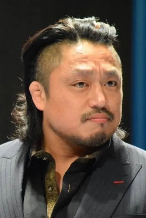 Hirooki Goto interpretando a Hirooki Goto