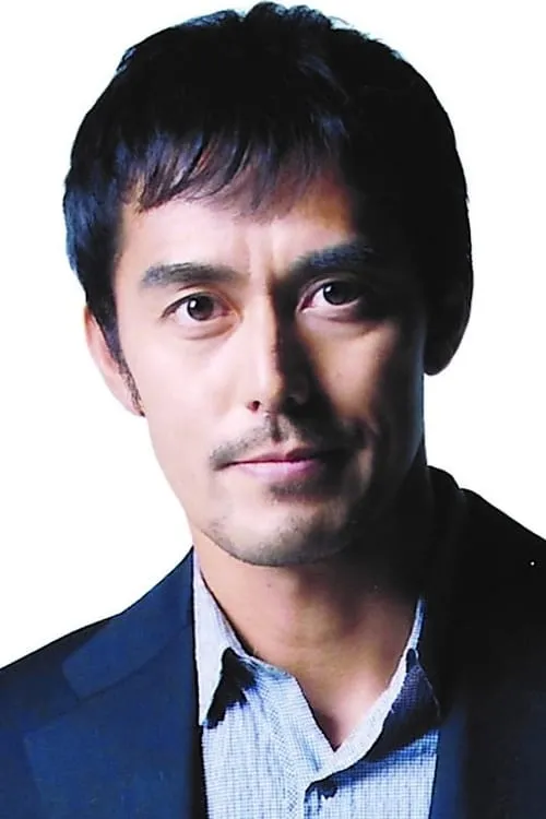 Hiroshi Abe interpretando a Ryota Shinoda