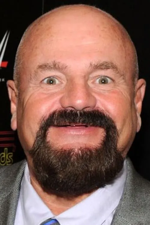 Howard Finkel interpretando a Himself - Ring Announcer