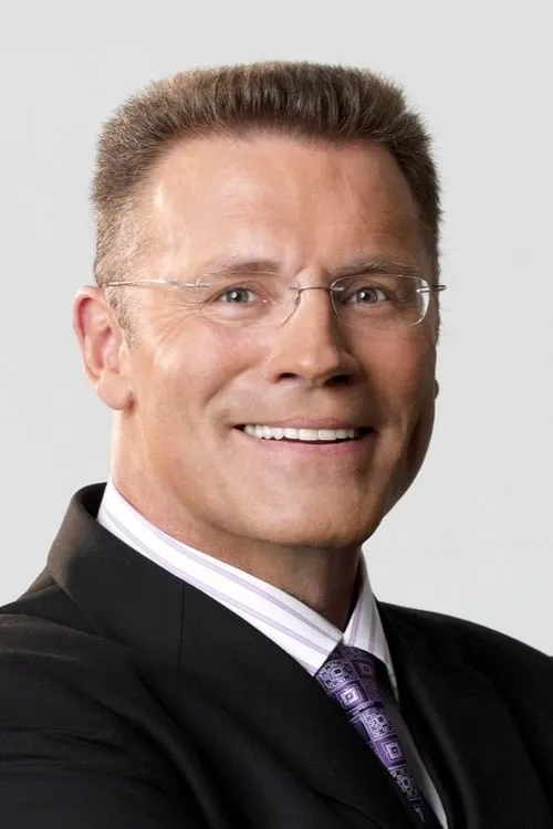 Howie Long interpretando a Self