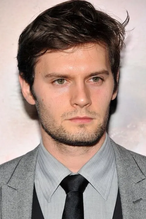 Hugo Becker interpretando a Franck