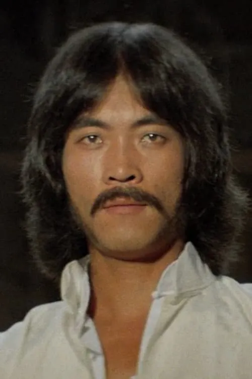 Hwang Jang-Lee interpretando a Chin Ku