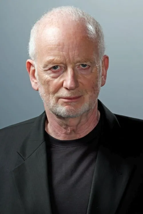 Ian McDiarmid interpretando a Fedka