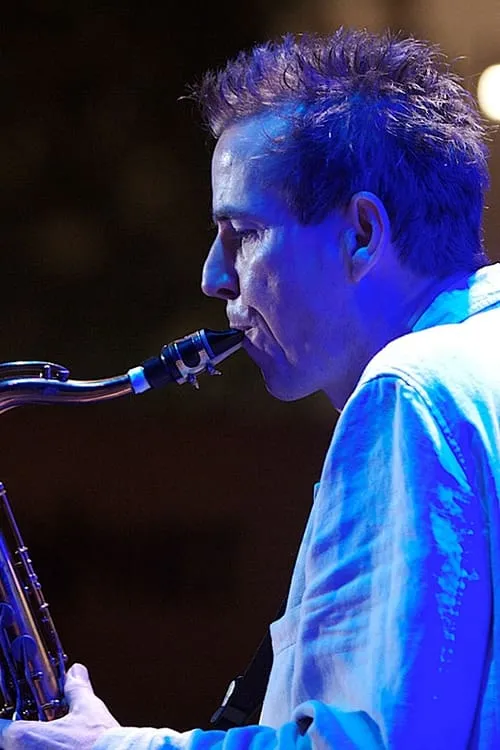 Ian Ritchie interpretando a Self - Saxophone