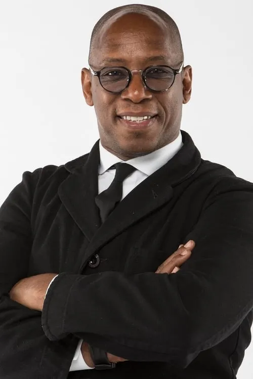 Ian Wright interpretando a Self