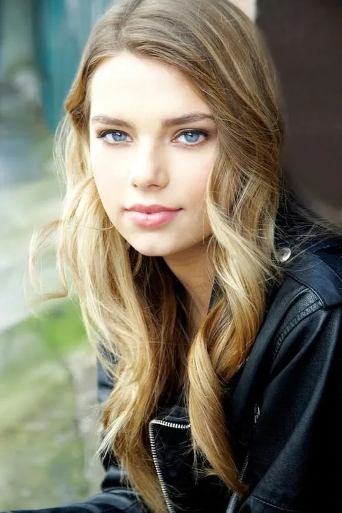 Abbey Rose Leed ha trabajado con Indiana Evans en 1 ocasiones