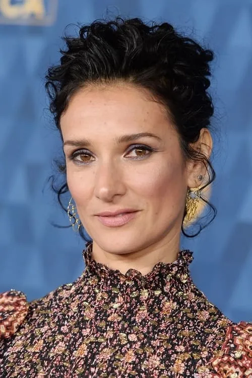 Indira Varma interpretando a Tamora