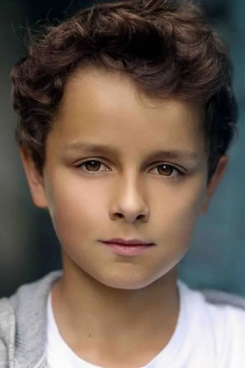 Foto de perfil del actor Isaac Andrews en el reparto