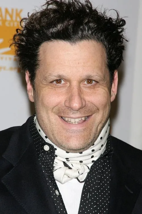 Isaac Mizrahi interpretando a Self