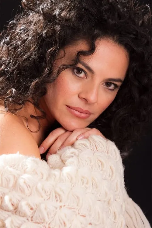 Actor Isabel Gaona