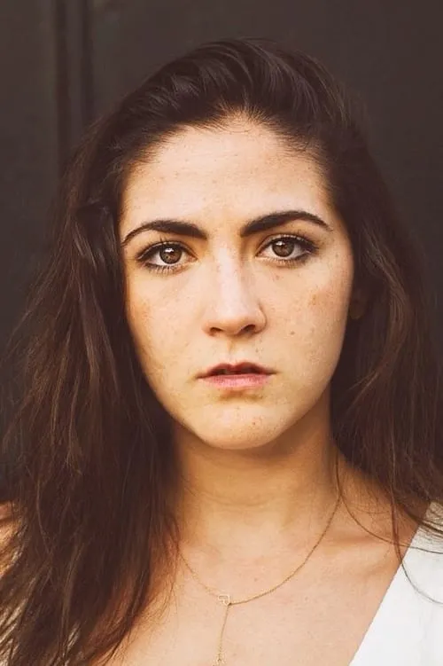 Isabelle Fuhrman interpretando a Izzy