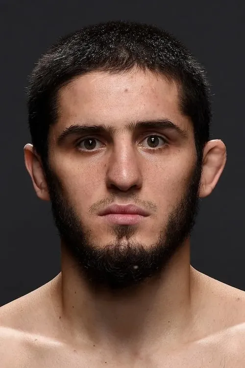 Islam Makhachev interpretando a 