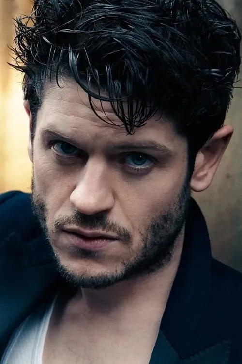 Iwan Rheon interpretando a Randall