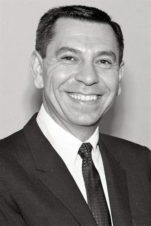 Jack Webb interpretando a On-Camera Narrator