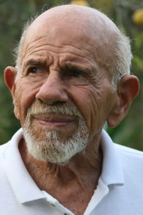 Jacque Fresco interpretando a himself