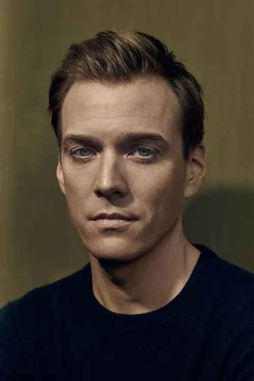 Jake Abel interpretando a Gene Aldrich