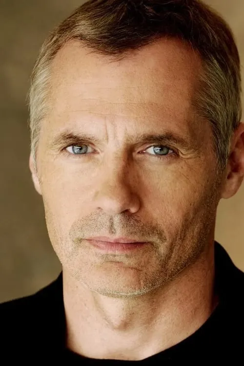 Foto de perfil del actor James C. Burns en el reparto