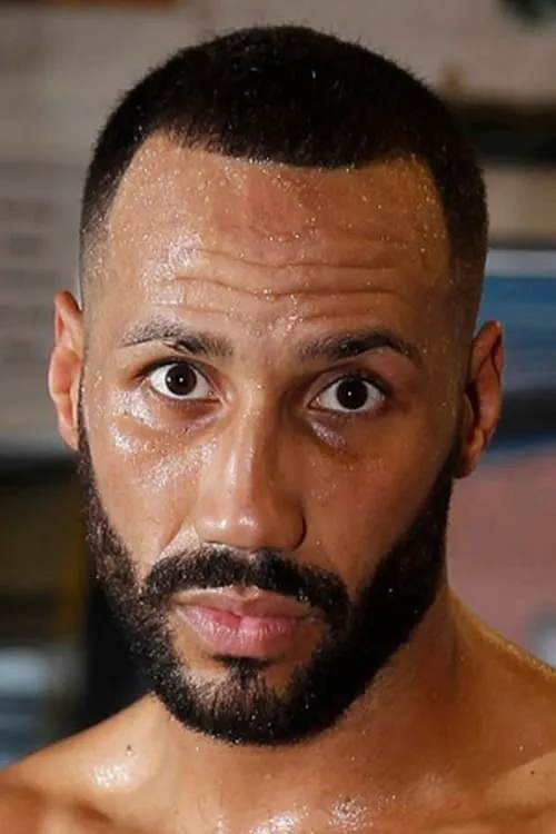 James deGale interpretando a Self