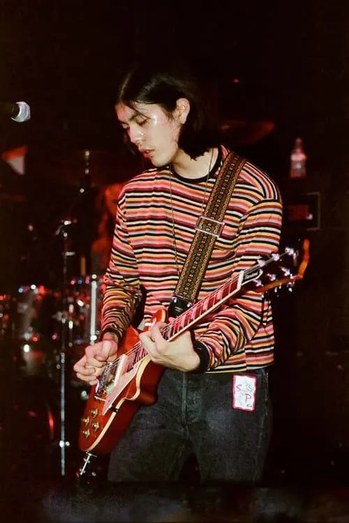 James Iha interpretando a Himself