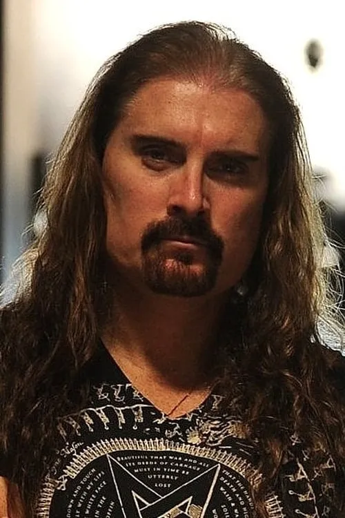 James LaBrie interpretando a Self