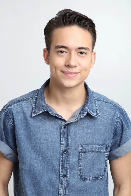 Jameson Blake interpretando a Tom Amorado