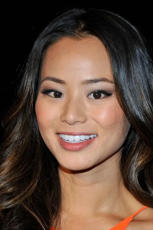 Jamie Chung interpretando a Rebecca